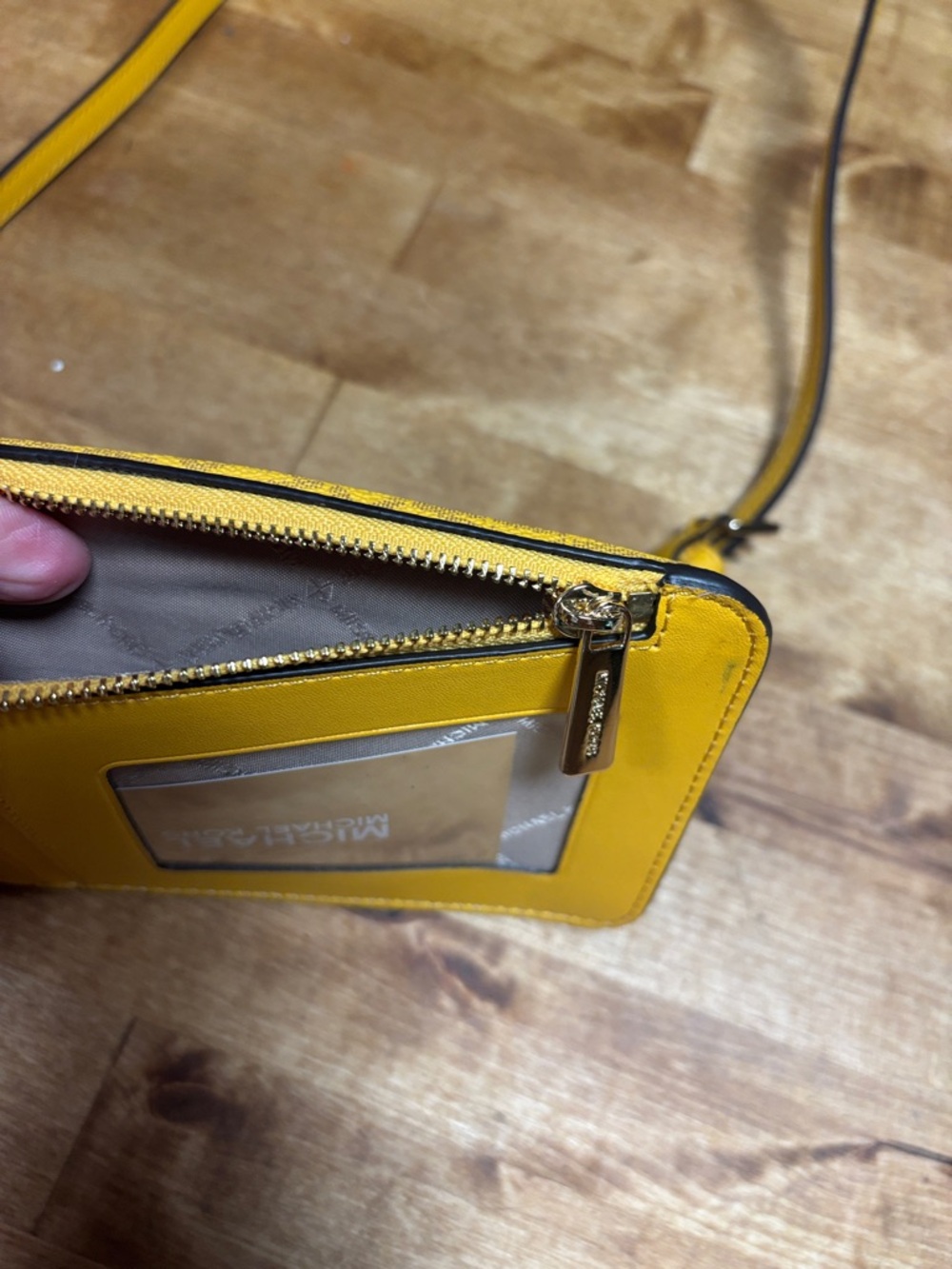 Michael Kors jasmine jet set Yellow MK Monogram Crossbody phone &  card holder - Picture 6 of 12